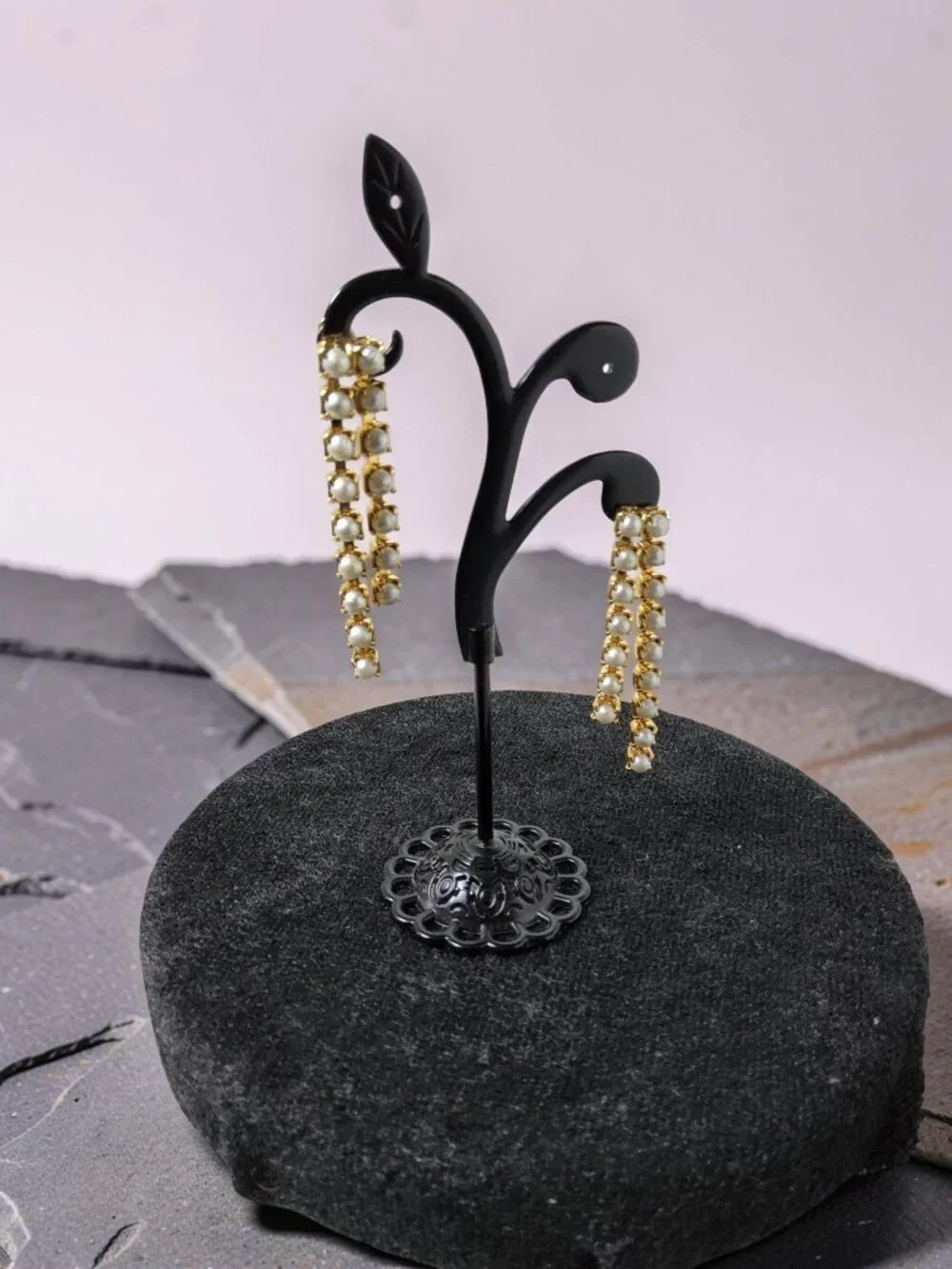 vintage gold tone faux pearl lined drop/dangle earrings